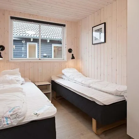 Sleeps 18 Pool Wifi Højby