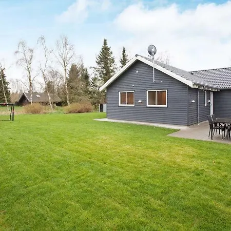 بيت للعطل Sleeps 18 Pool Wifi Højby